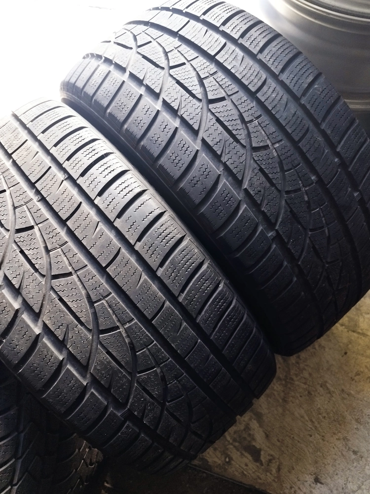 2KS ZIMNÍ HANKOOK 245/45 R17