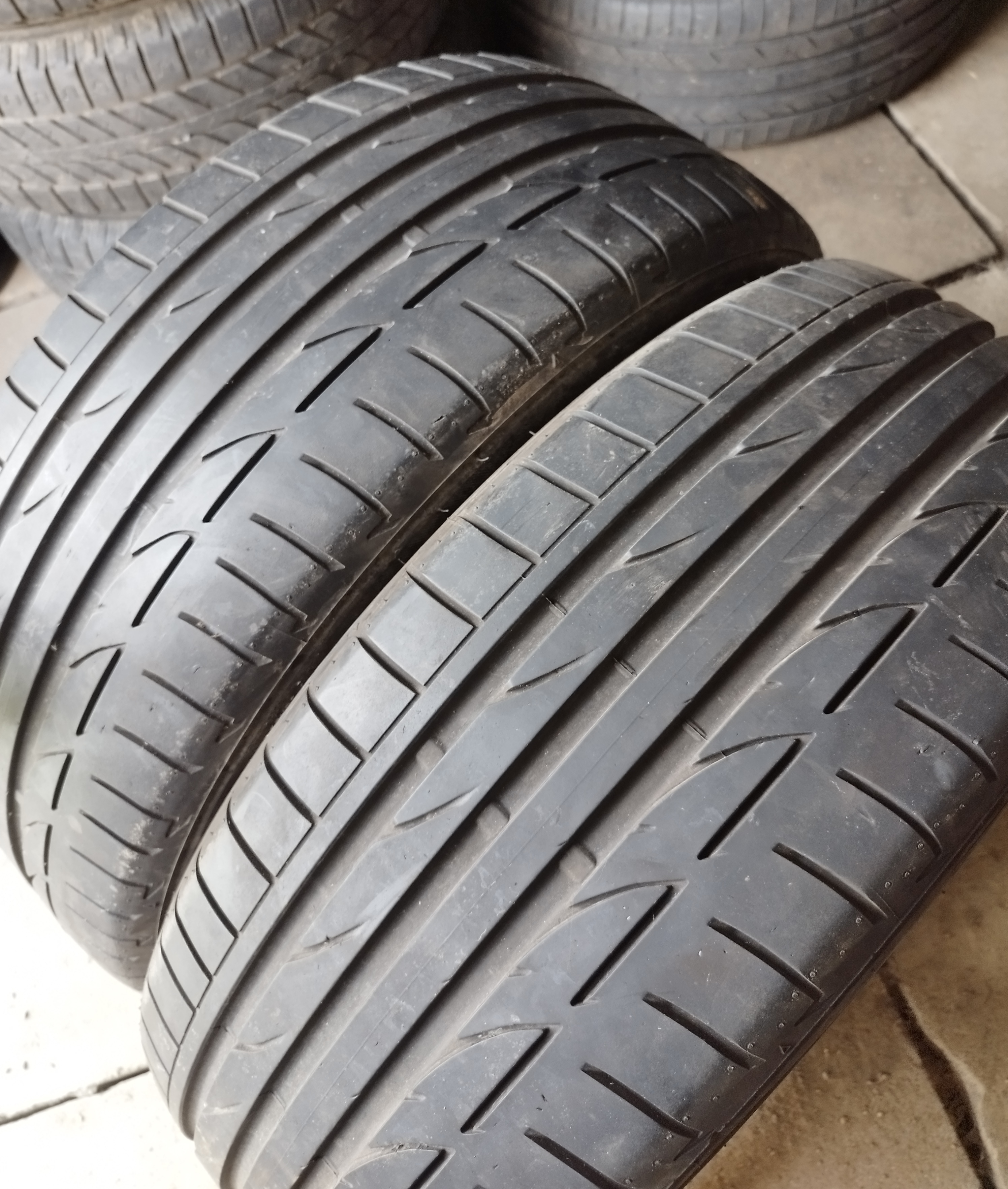 2 LETNÍ BRIDGESTONE 235/40 R19