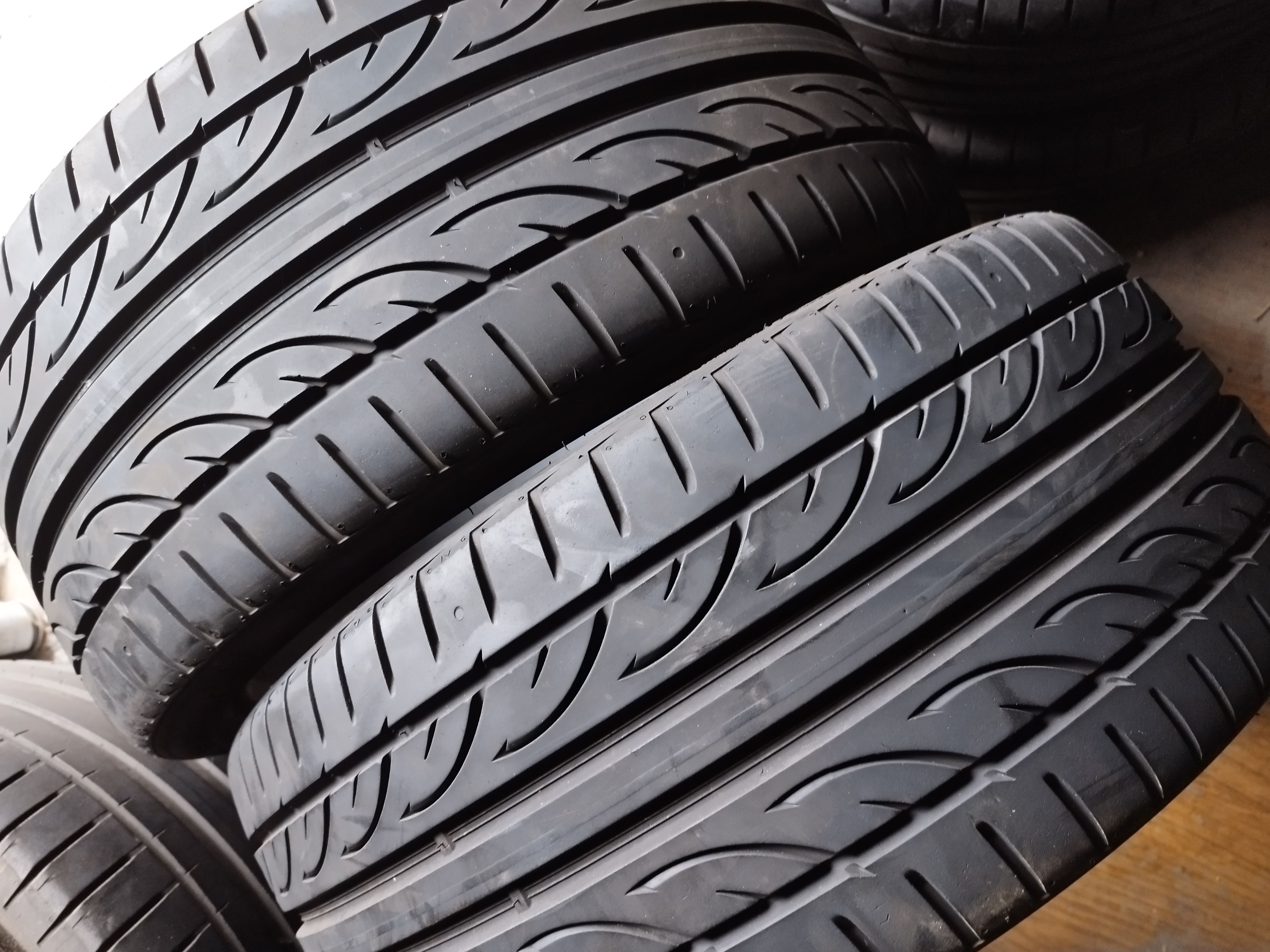 2KS LETNÍ HANKOOK 215/35 R18