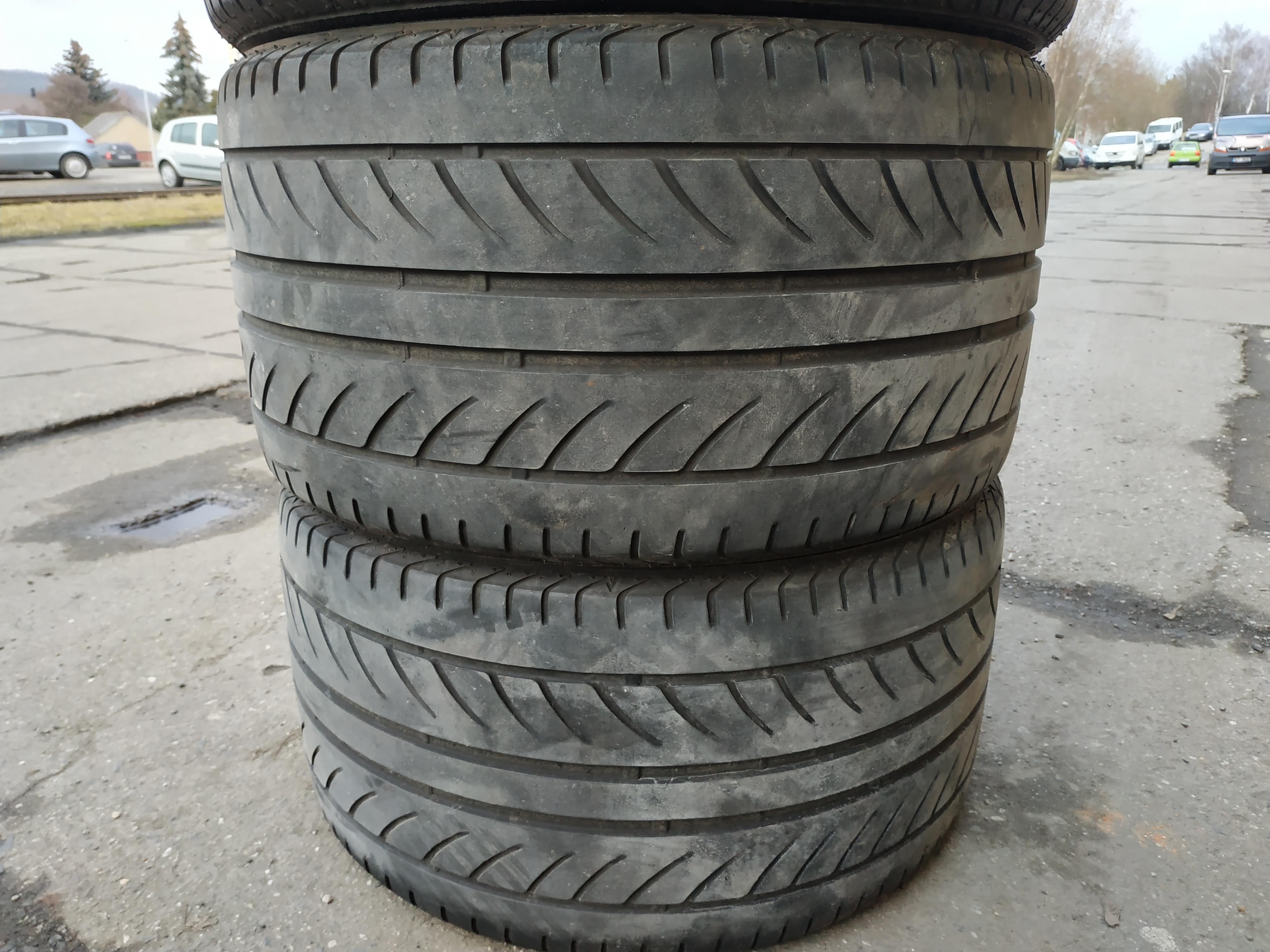 2KS - 295/30 ZR18 BRIDGESTONE