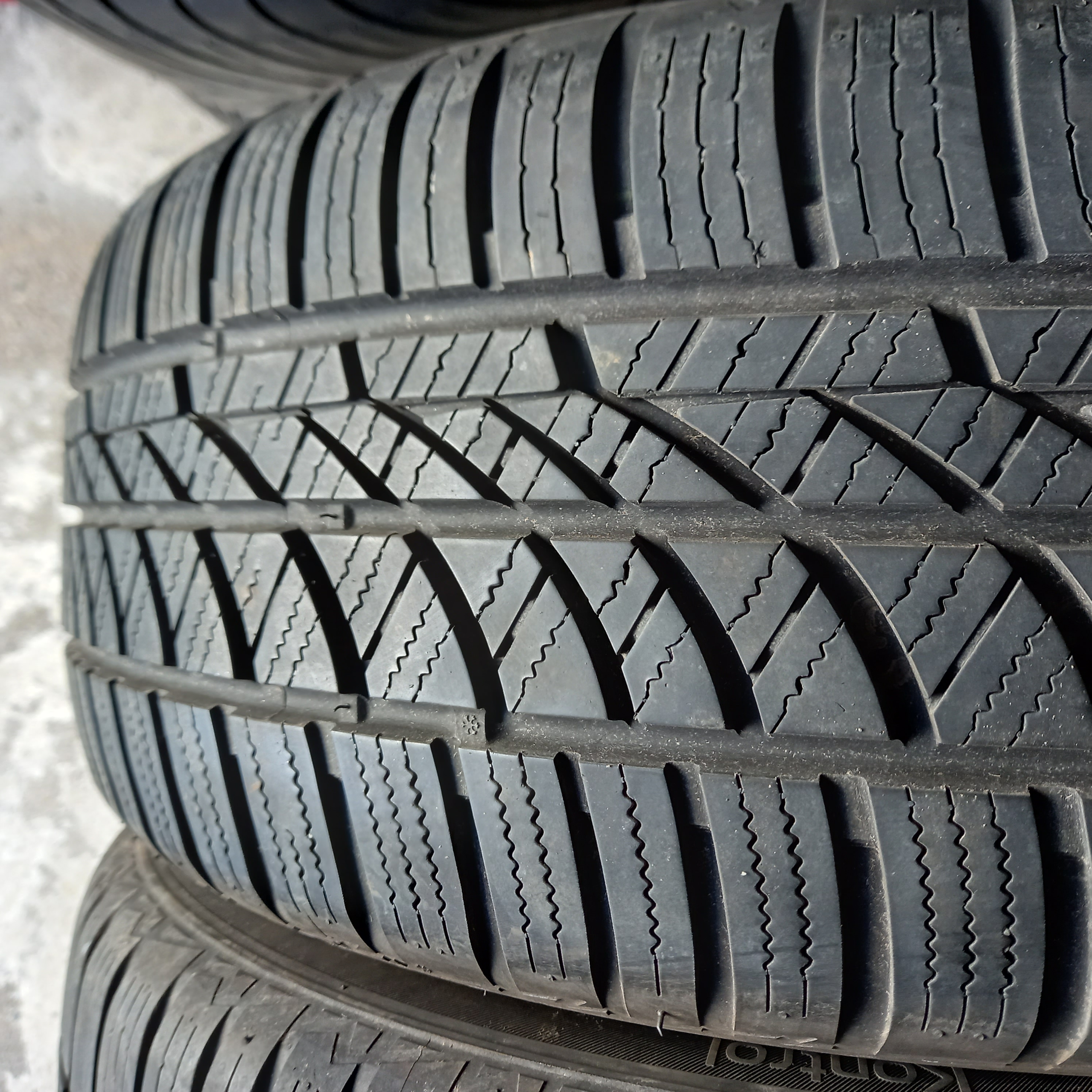 2KS HANKOOK 215/50 R17