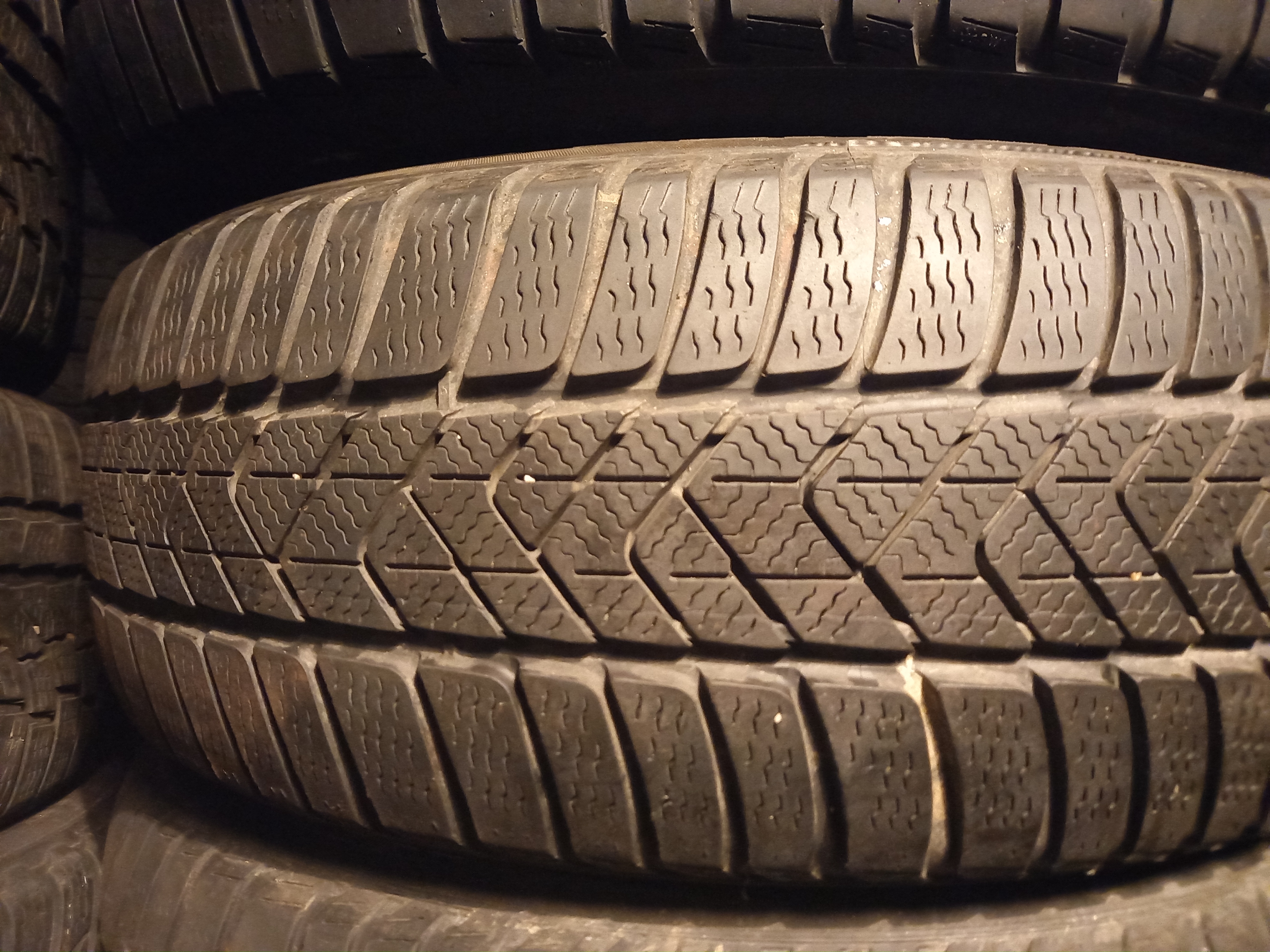 SADA PIRELLI 245/50 R19