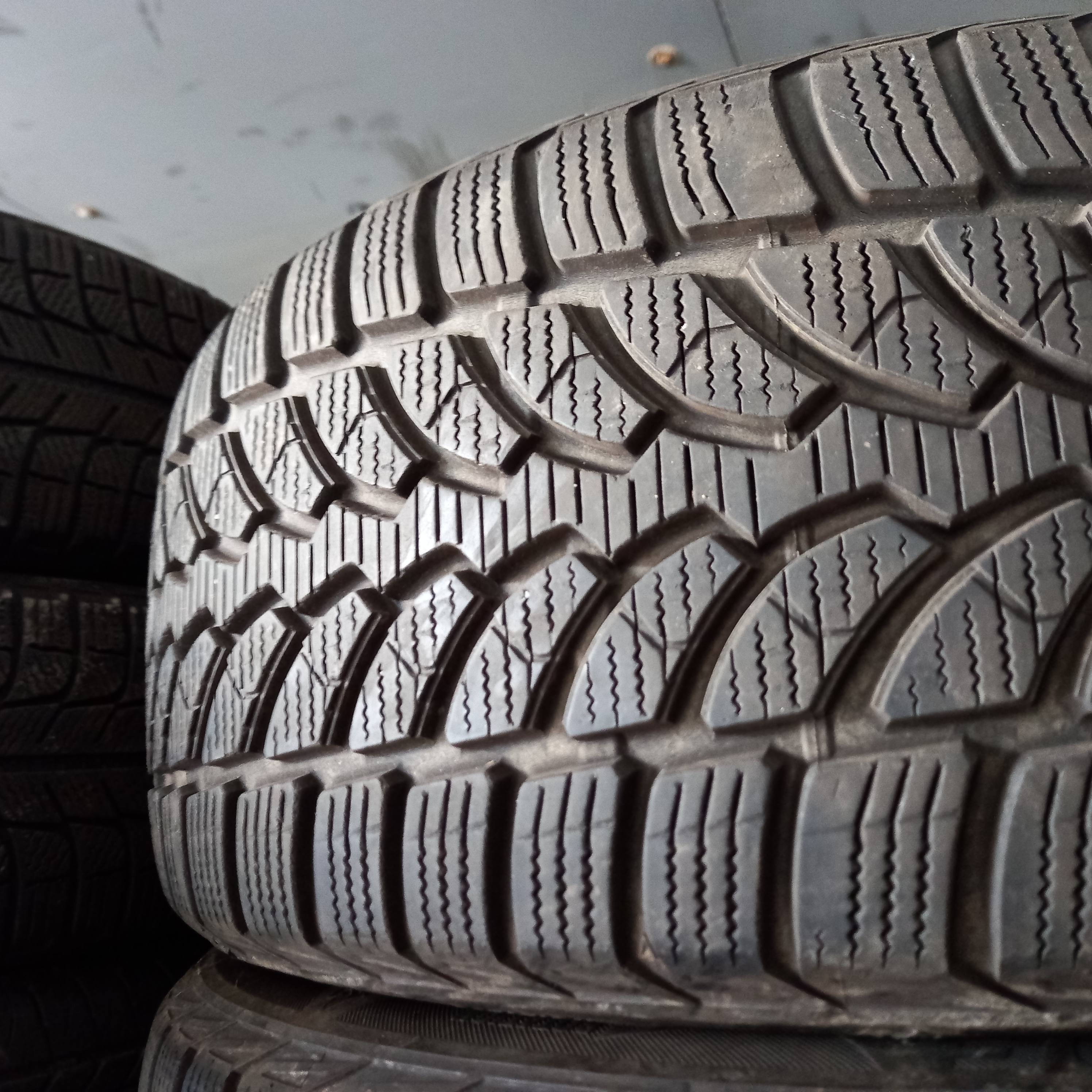 2KS ZIMNÍ BRIDGESTONE 215/40 R17