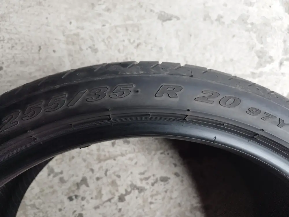 2KS LETNÍ PIRELLI 255/35 R20