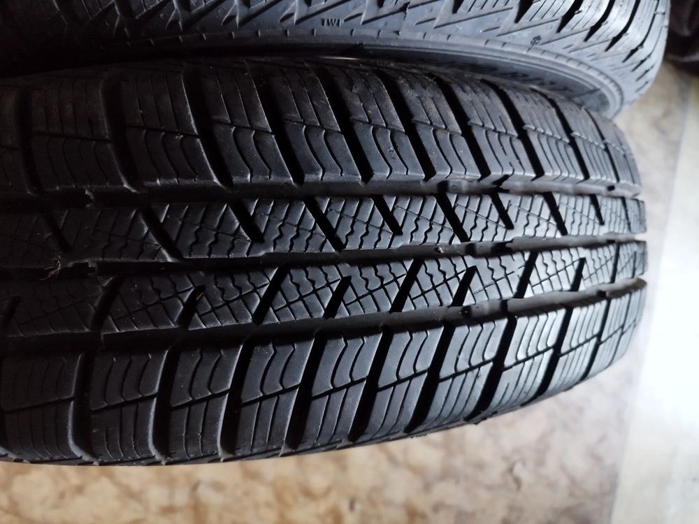 2KS ZIMNÍ BARUM 155/65 R14 - TOP STAV
