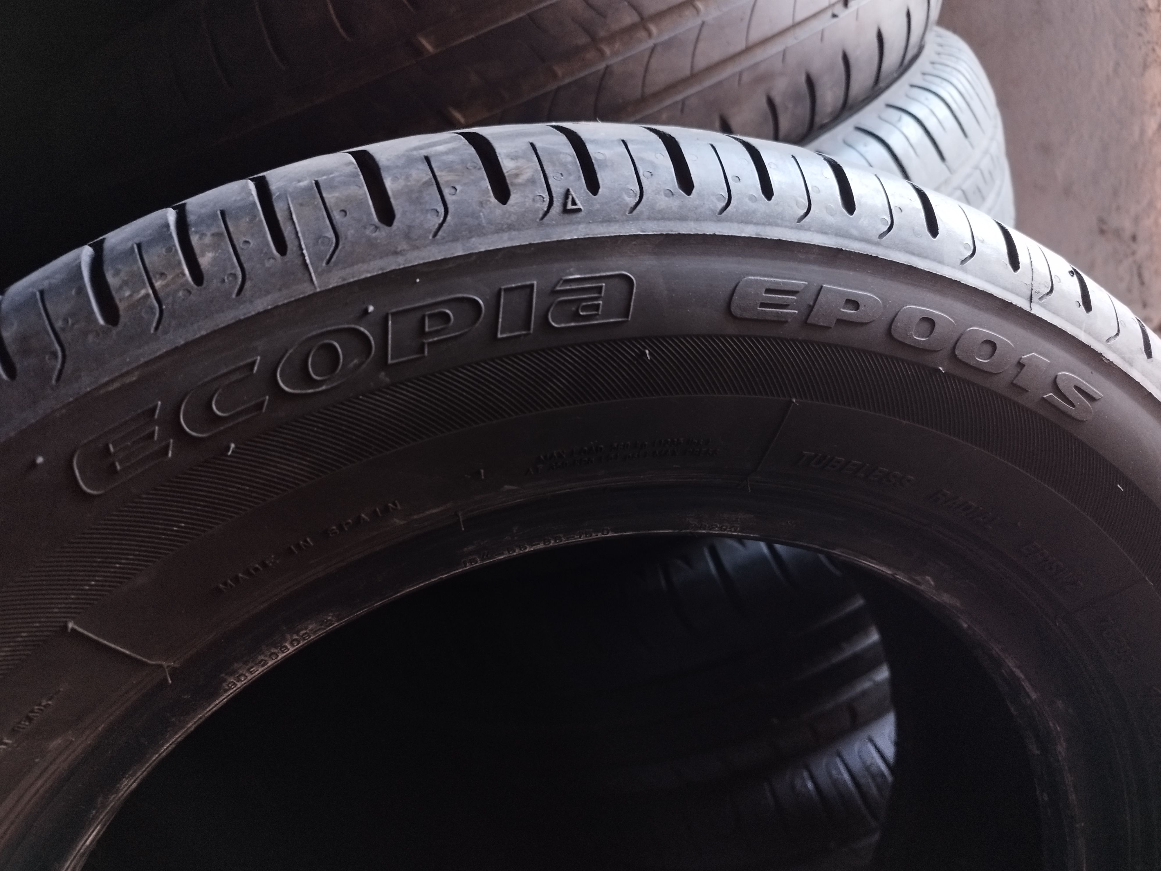 2 LETNÍ BRIDGESTONE 185/65 R15