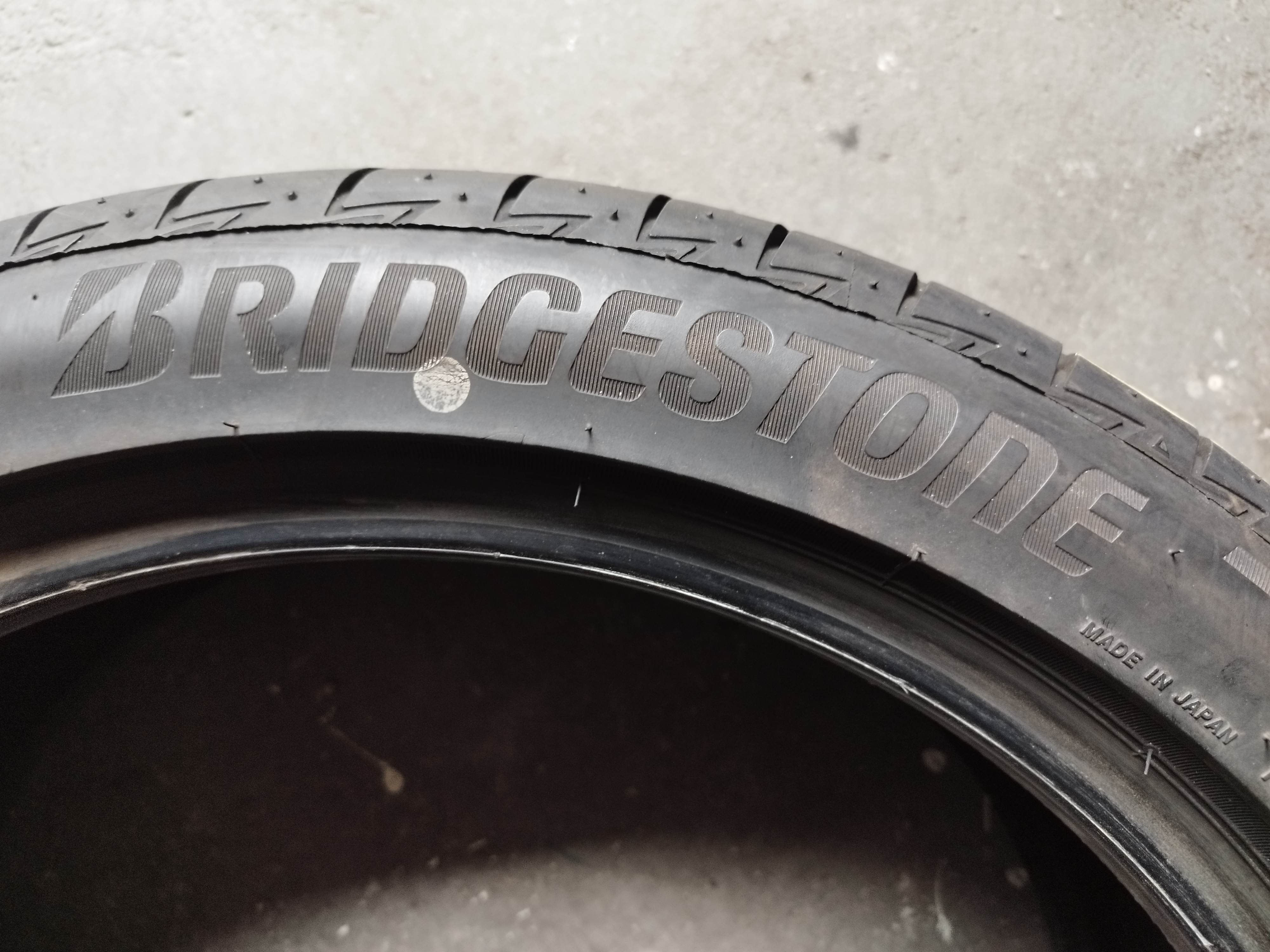 2KS LETNÍ BRIDGESTONE 225/45 R19