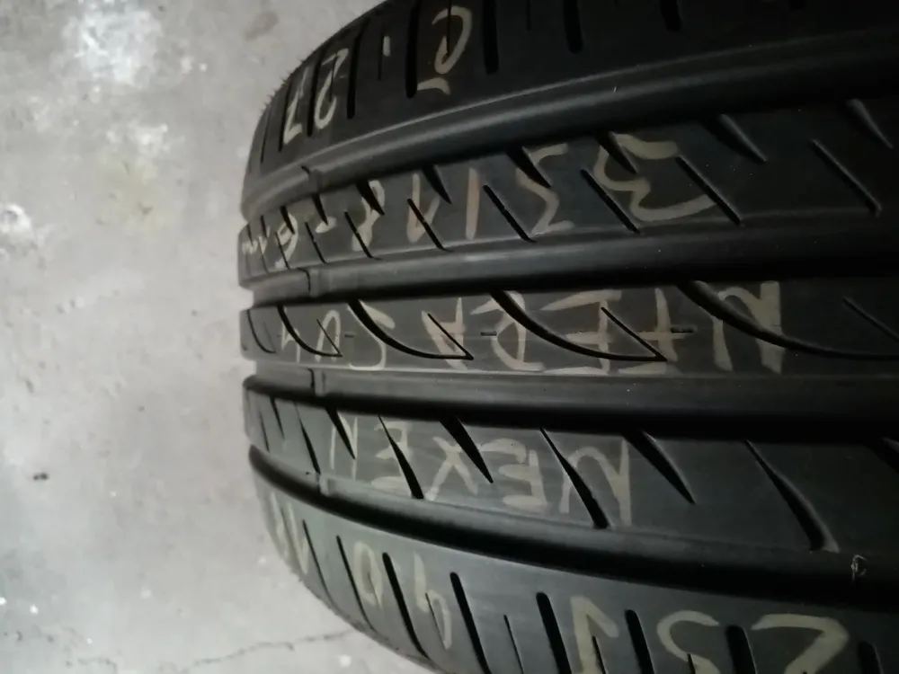 1KS NEXEN NFERA SU4 235/40 R18 95Y
