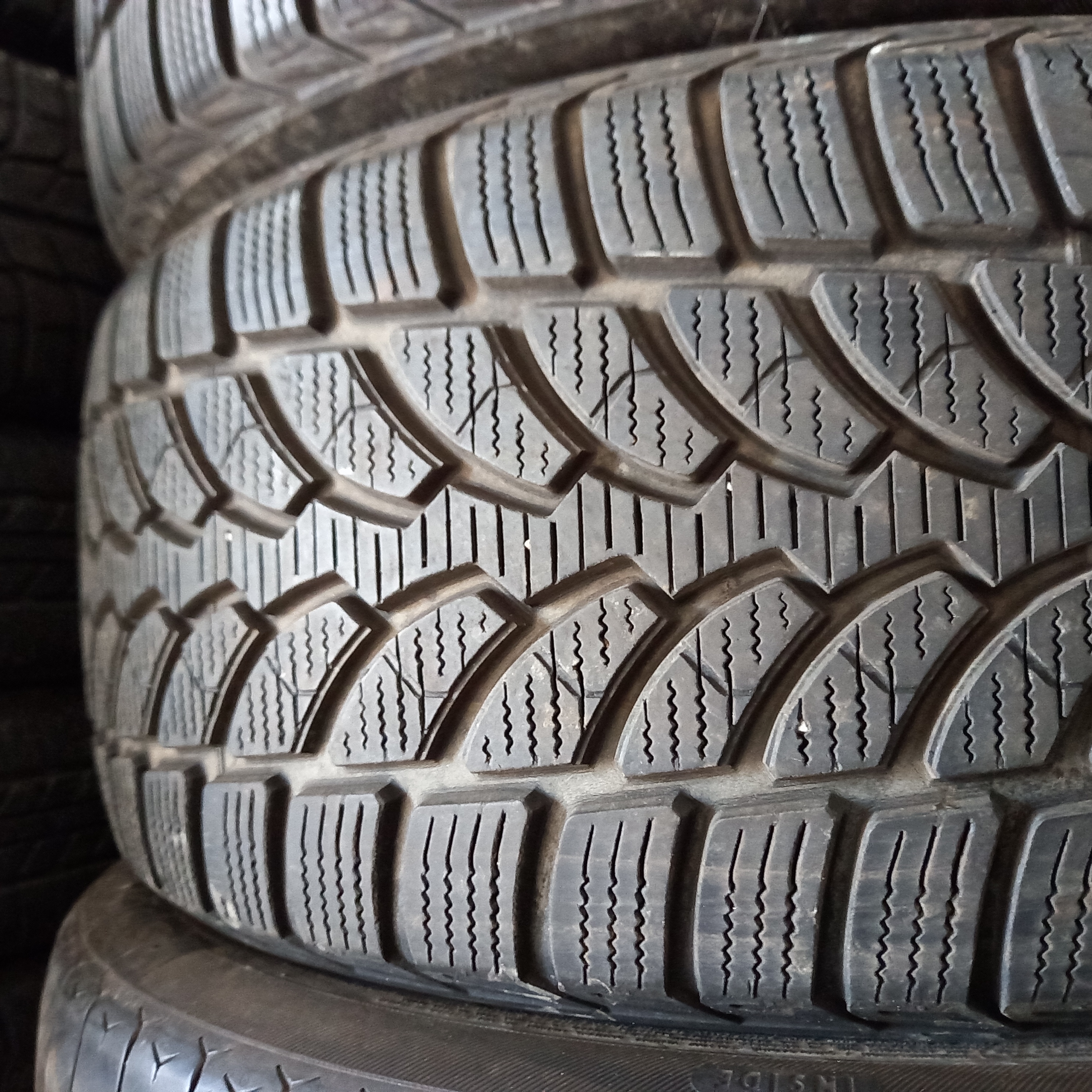 2KS ZIMNÍ BRIDGESTONE 215/40 R17