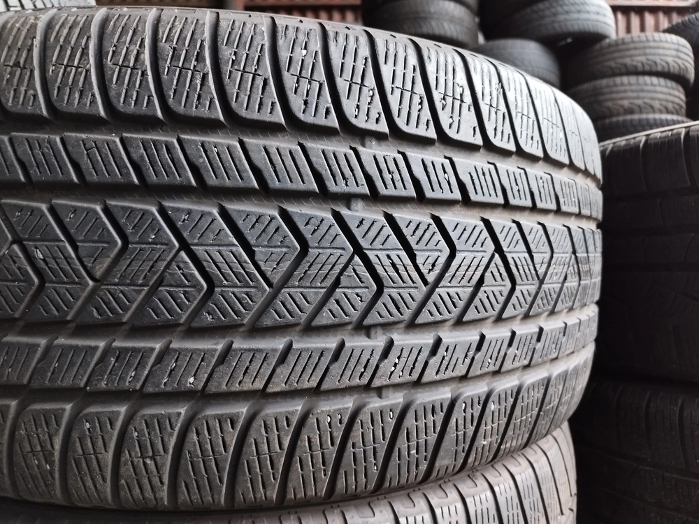 2 ZIMNÍ PIRELLI 305/25 R21