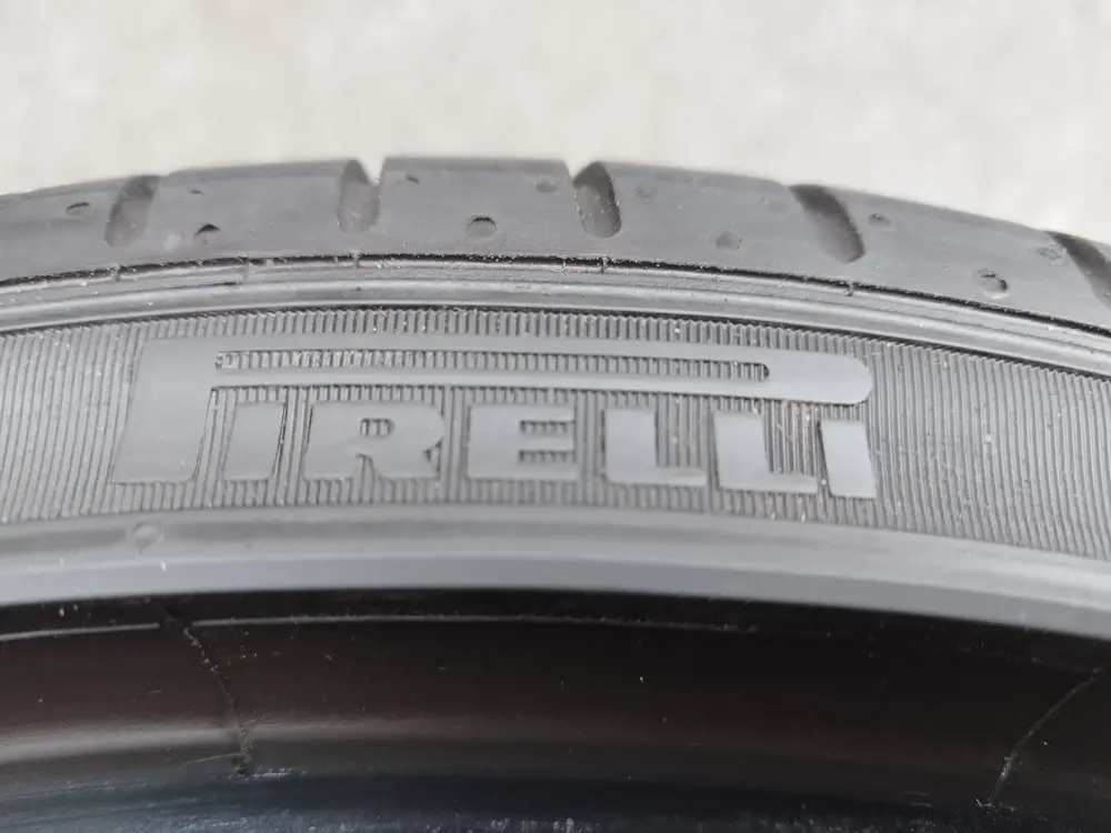 2KS LETNÍ PIRELLI 275/30 R20 97Y