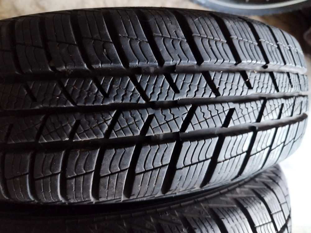 2KS ZIMNÍ BARUM 155/65 R14 - TOP STAV