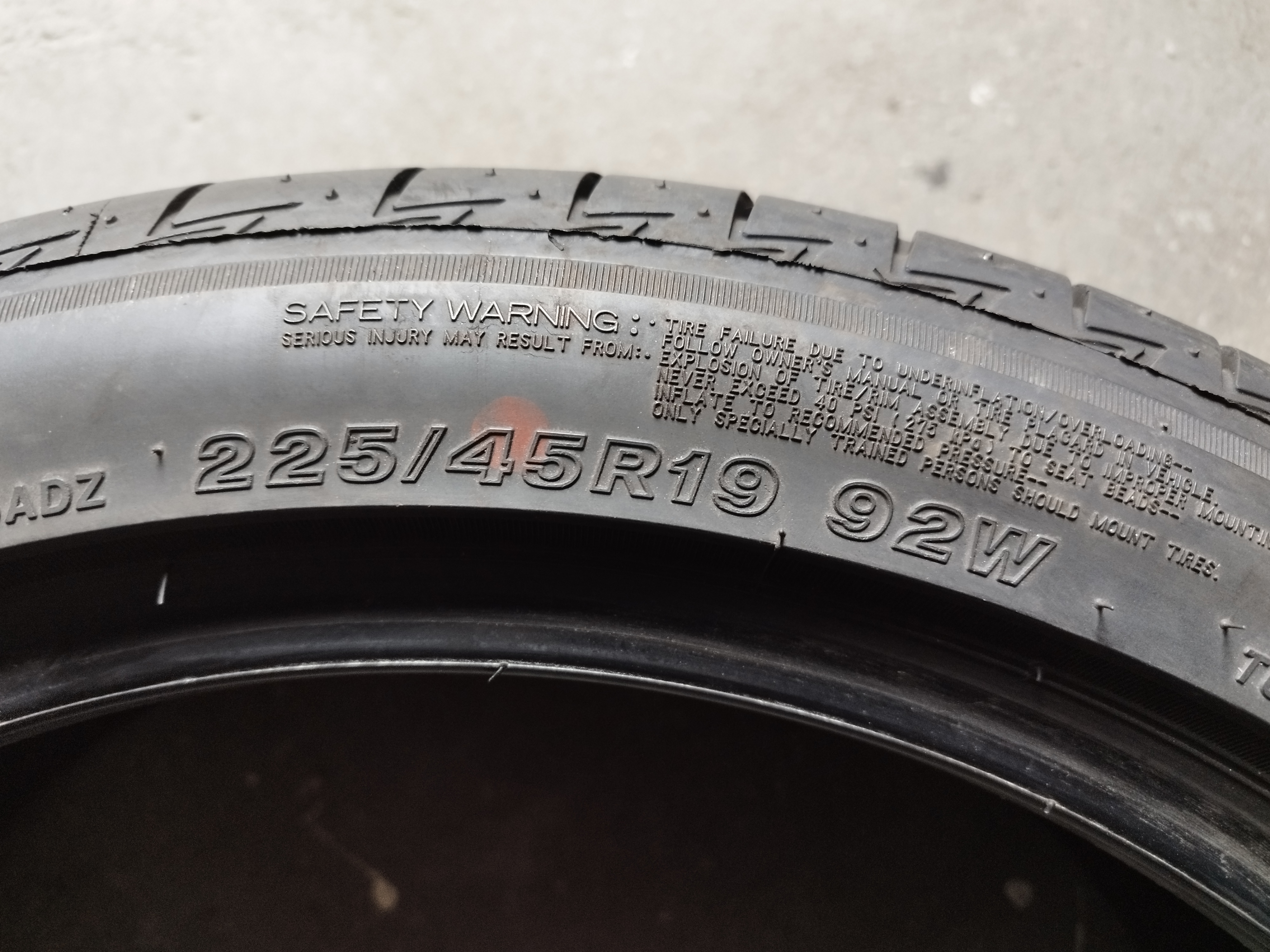 2KS LETNÍ BRIDGESTONE 225/45 R19