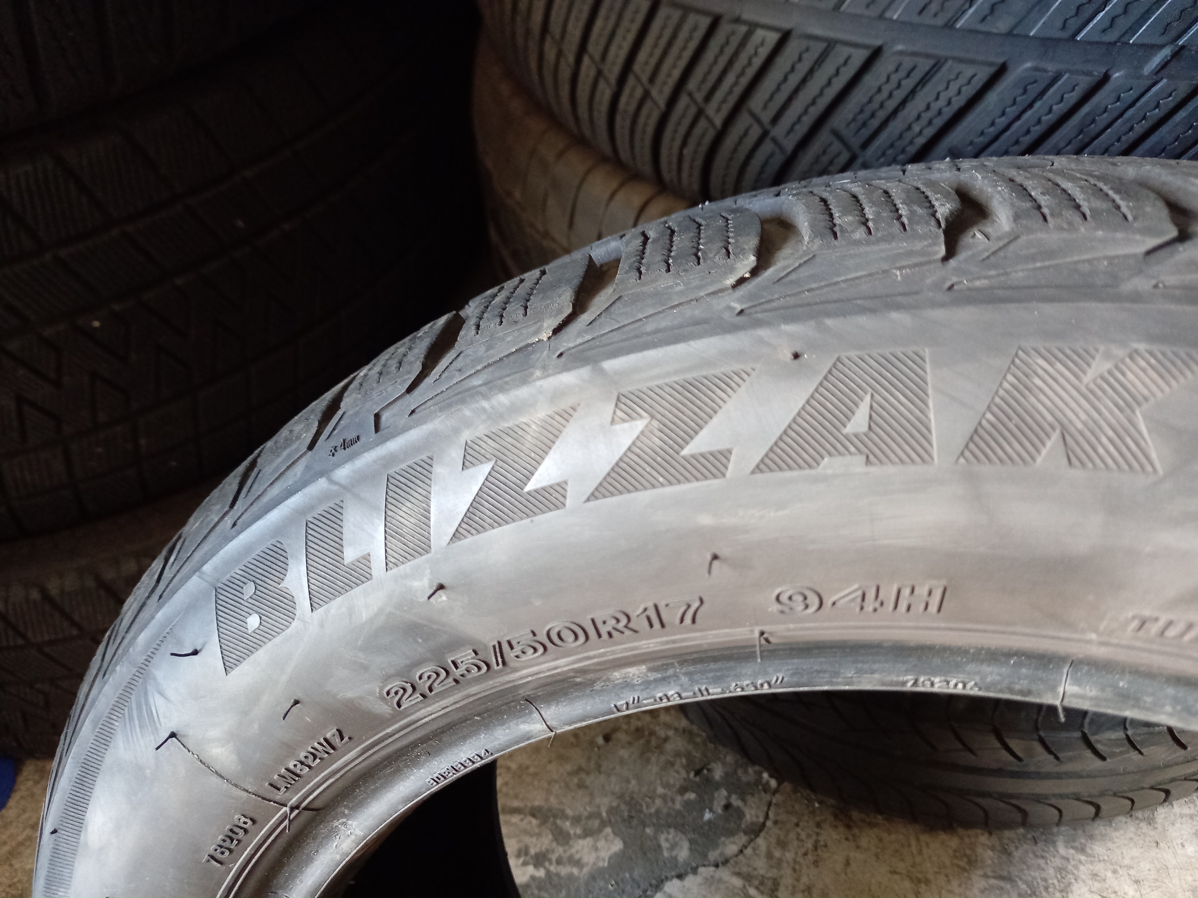 2KS ZIMNÍ BRIDGESTONE 215/40 R17