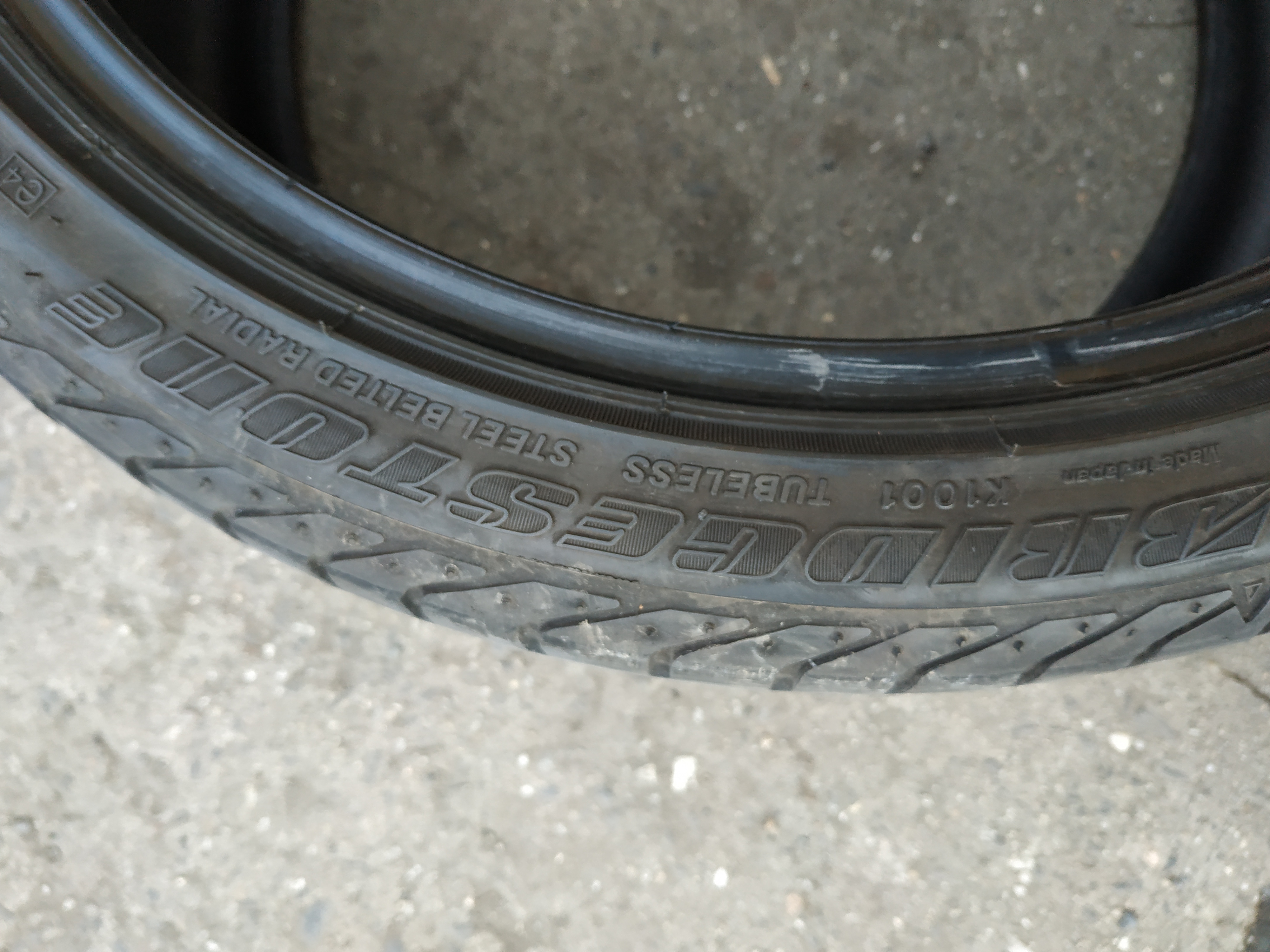 2KS - 295/30 ZR18 BRIDGESTONE