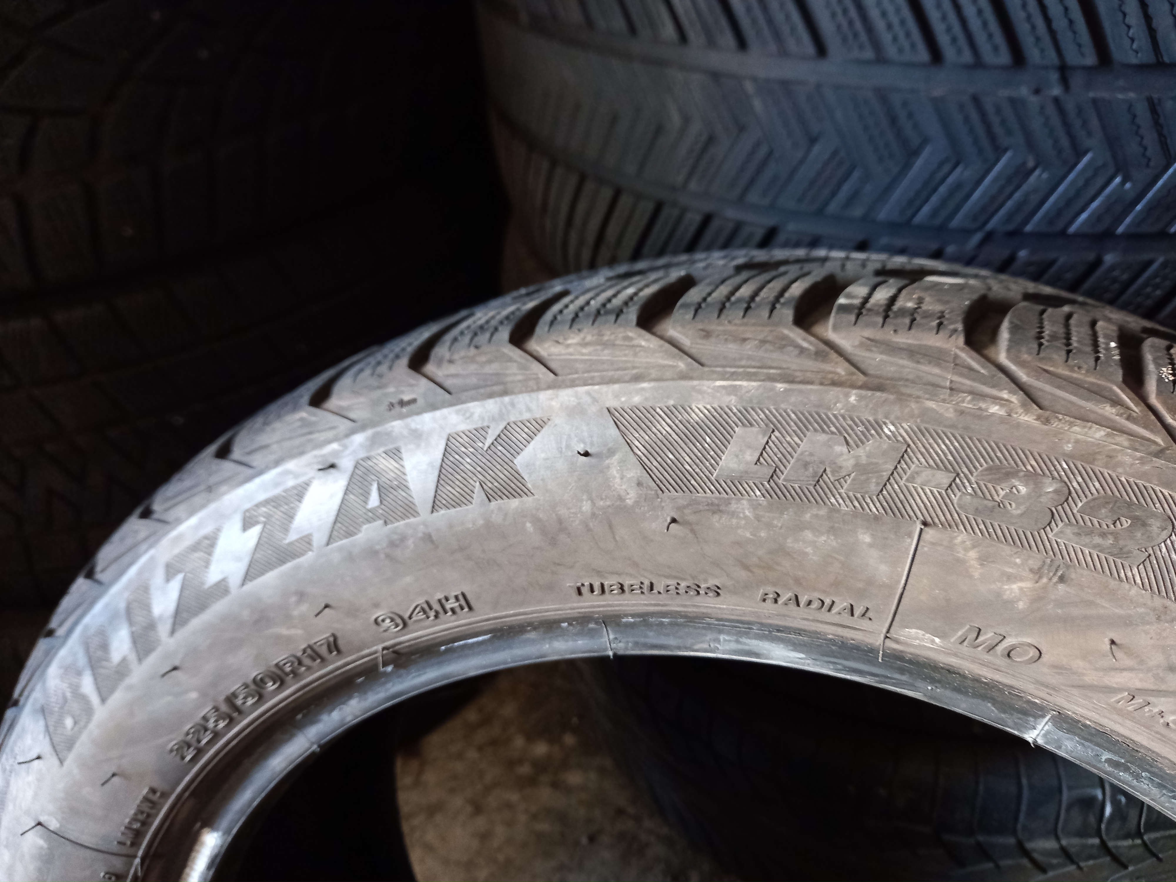 2KS ZIMNÍ BRIDGESTONE 215/40 R17