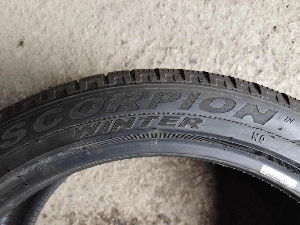 2 ZIMNÍ PIRELLI 305/25 R21